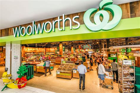 how many stores does woolworths have